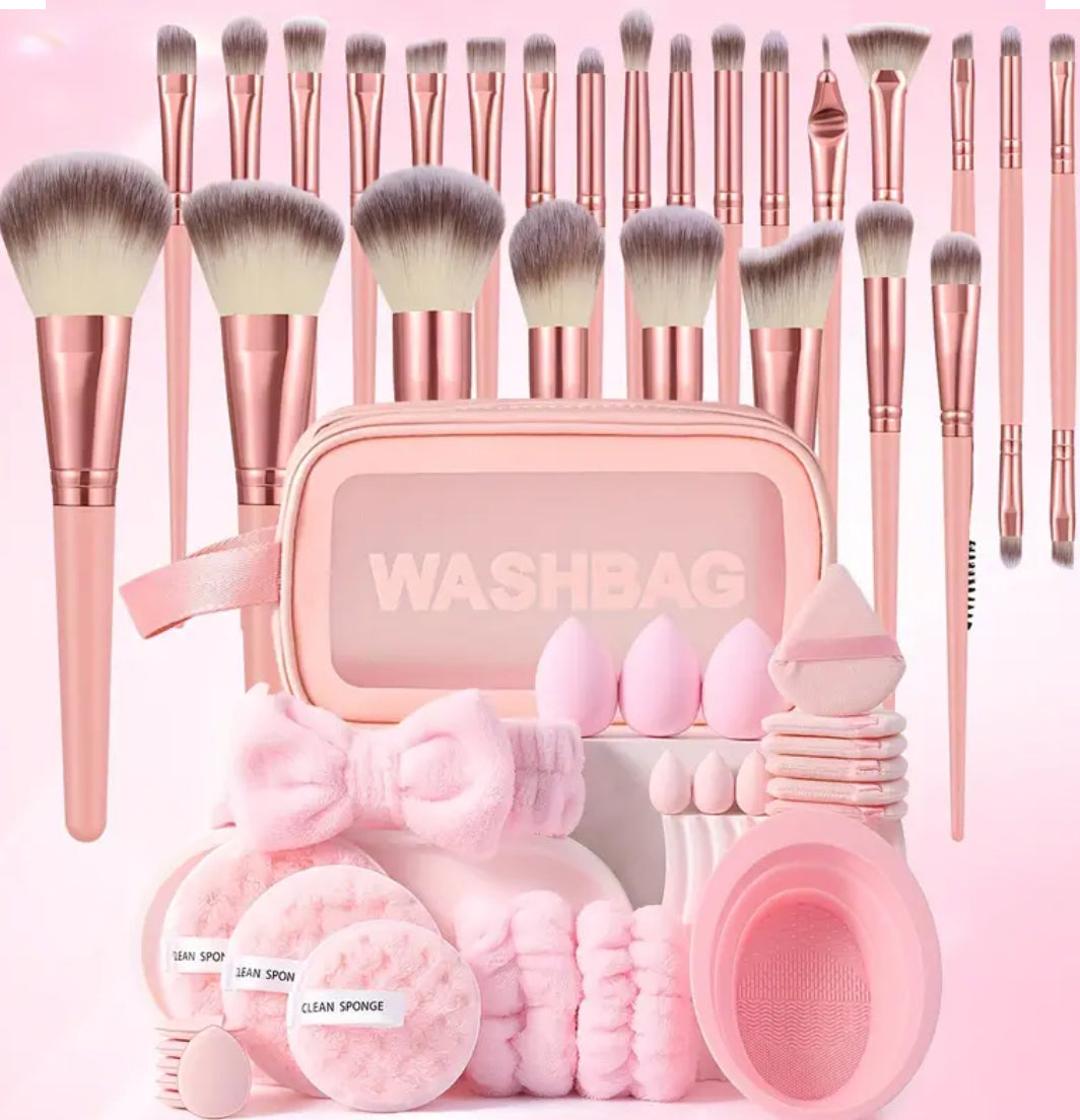 Pre orden - 51 Pieces Makeup Tool Set Including: 1 Multifunctional Waterproof Zipper Toiletry & Cosmetic Bag + 25 Makeup Brush Sets + 6 Makeup Sponges + 12 Makeup Sponges + 3 Facial Cleansing Sponges + 1 Headband + 2 Hand Bowl Straps + 1 Cleaning Brush