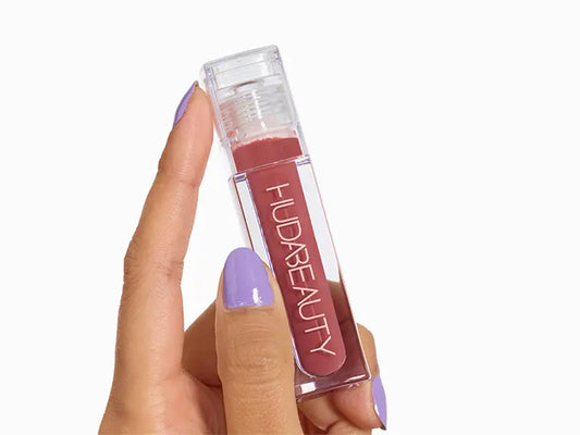 Pre orden - HUDA BEAUTY
FAUX FILLER Extra Shine Lip Gloss in Bombshell (pinky-brown)