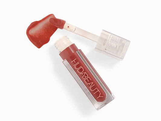 Pre orden - HUDA BEAUTY
FAUX FILLER Extra Shine Lip Gloss in Bombshell (pinky-brown)